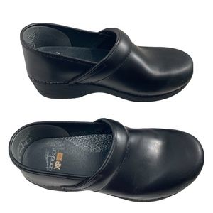 Dansko XP 2.0 Womens Black Color Solid Leather Clogs Shoes EU 38 US 7.5 / 8